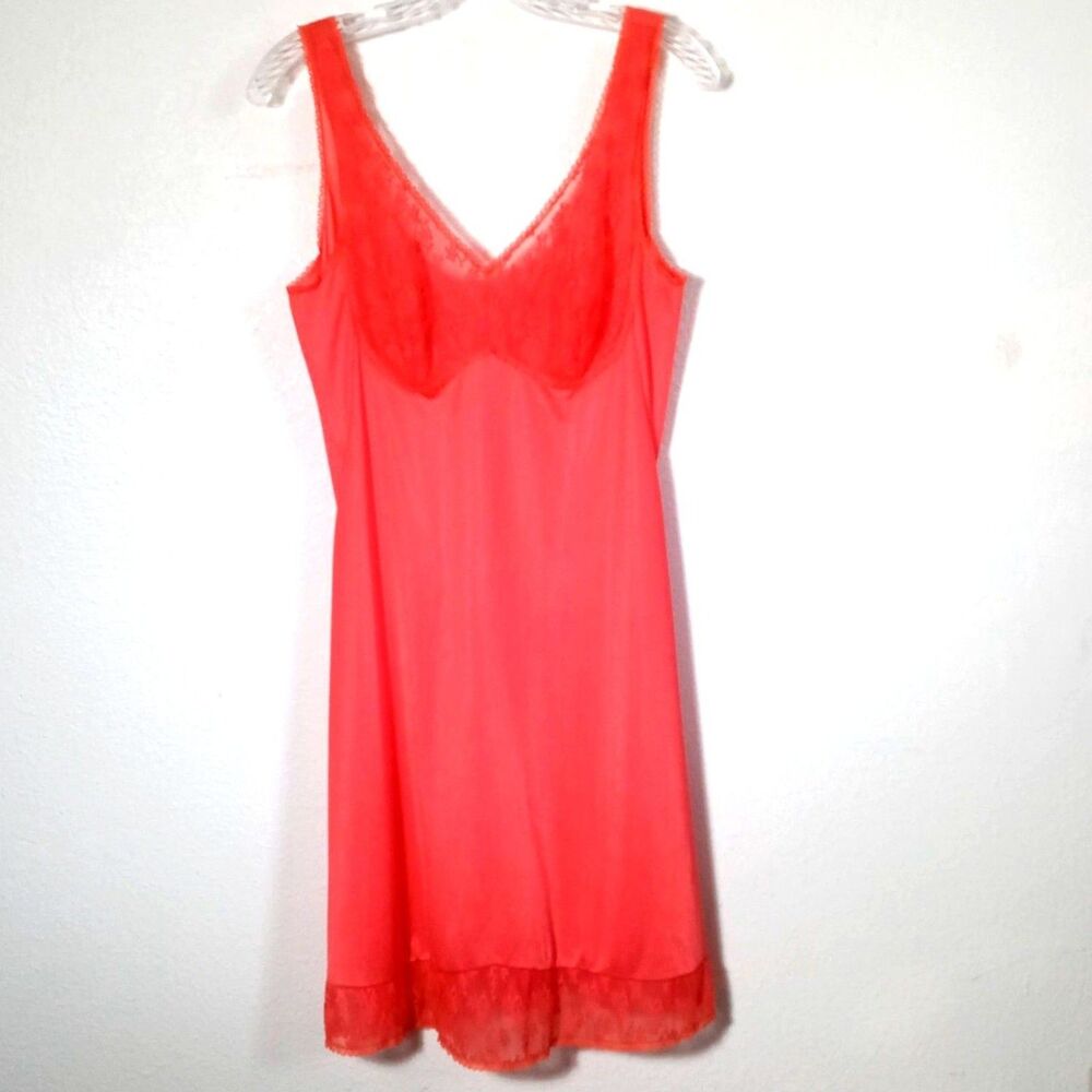 Vintage Triumph Amourette Lace Slip Dress Raspberry 44 M 10 Plunge Lined Slinky